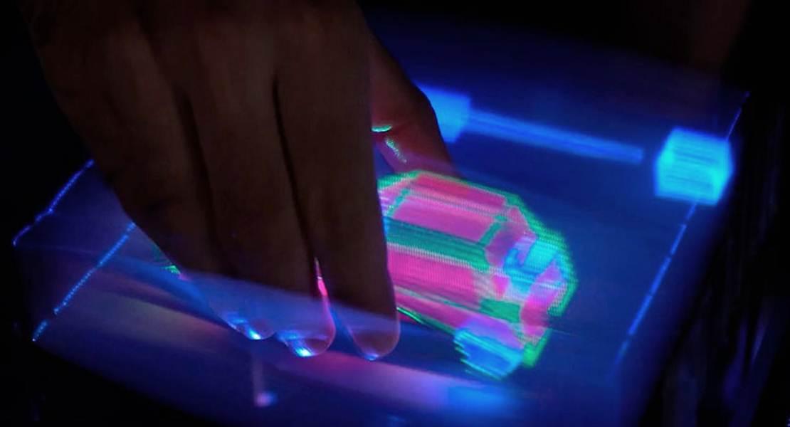 Un'auto 3D viene afferrata e ruotata da un utente.