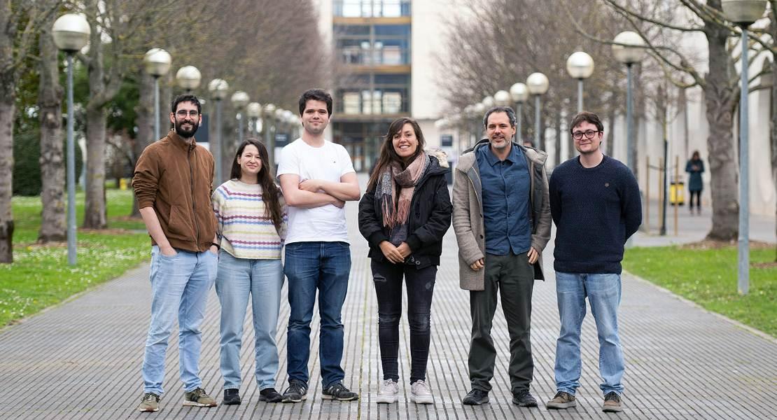 Il team di ricerca, a Upna. Da sinistra a destra, Iñigo Ezcurdia, Iosune Sarasate, Unai Fernández, Elodie Bouzbib, Asier Marzo e Iván Fernández.