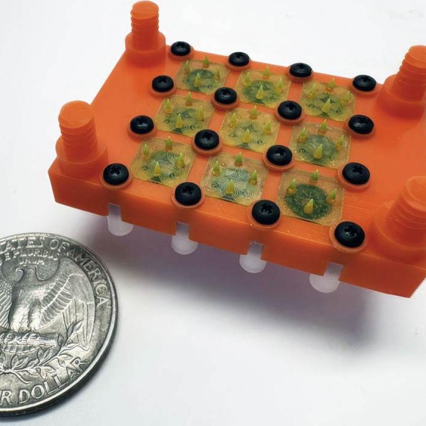Gli ingegneri del MIT hanno dimostrato il primo motore elettrospray a emissione di gocce completamente stampato in 3D. Il dispositivo, che sarebbe l'ideale per consentire a piccoli satelliti di realizzare manovre in orbita, può essere prodotto per una frazione del costo dei propulsori tradizionali.